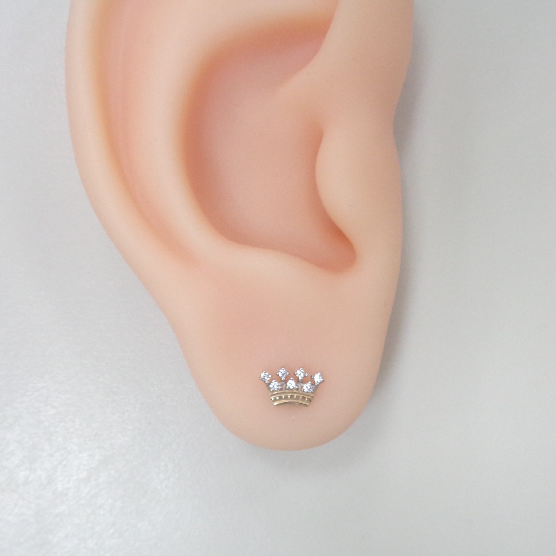 Золотые серьги-пусеты 585 пробы; родий; вставки 14 Фианит бесцв.;